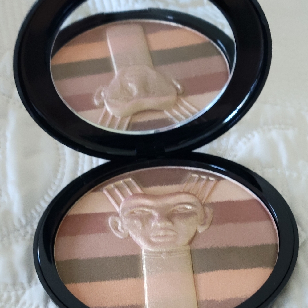 Signature Club A. Striped Eyeshadow Palette - Pink, Beige & Taupe,brand Italy. - Picture 8 of 8